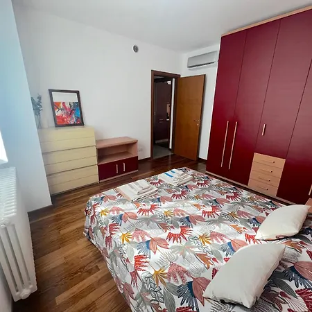 Abbondio - Vicino Al Centro Storico Lägenhet *