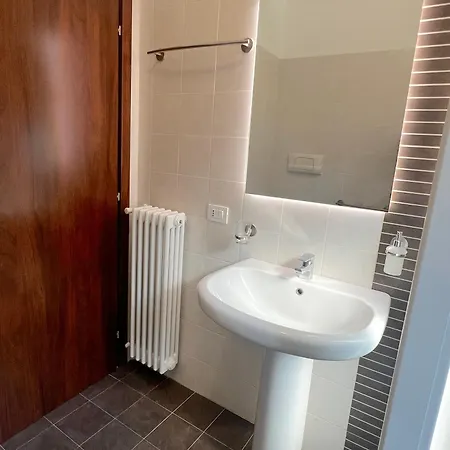 Lägenhet Abbondio - Vicino Al Centro Storico *