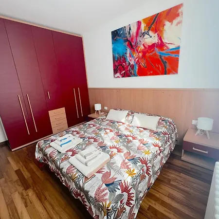 Lejlighed Abbondio - Vicino Al Centro Storico *