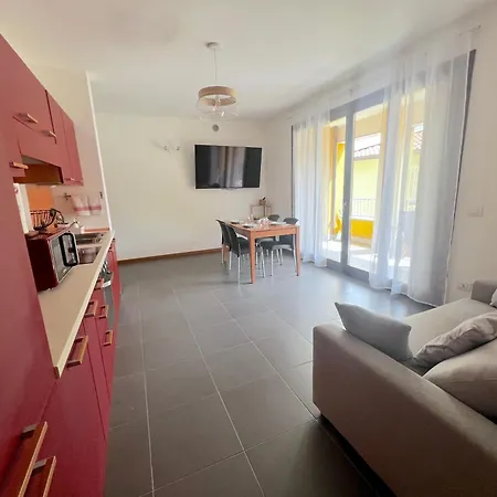 Lejlighed Abbondio - Vicino Al Centro Storico *